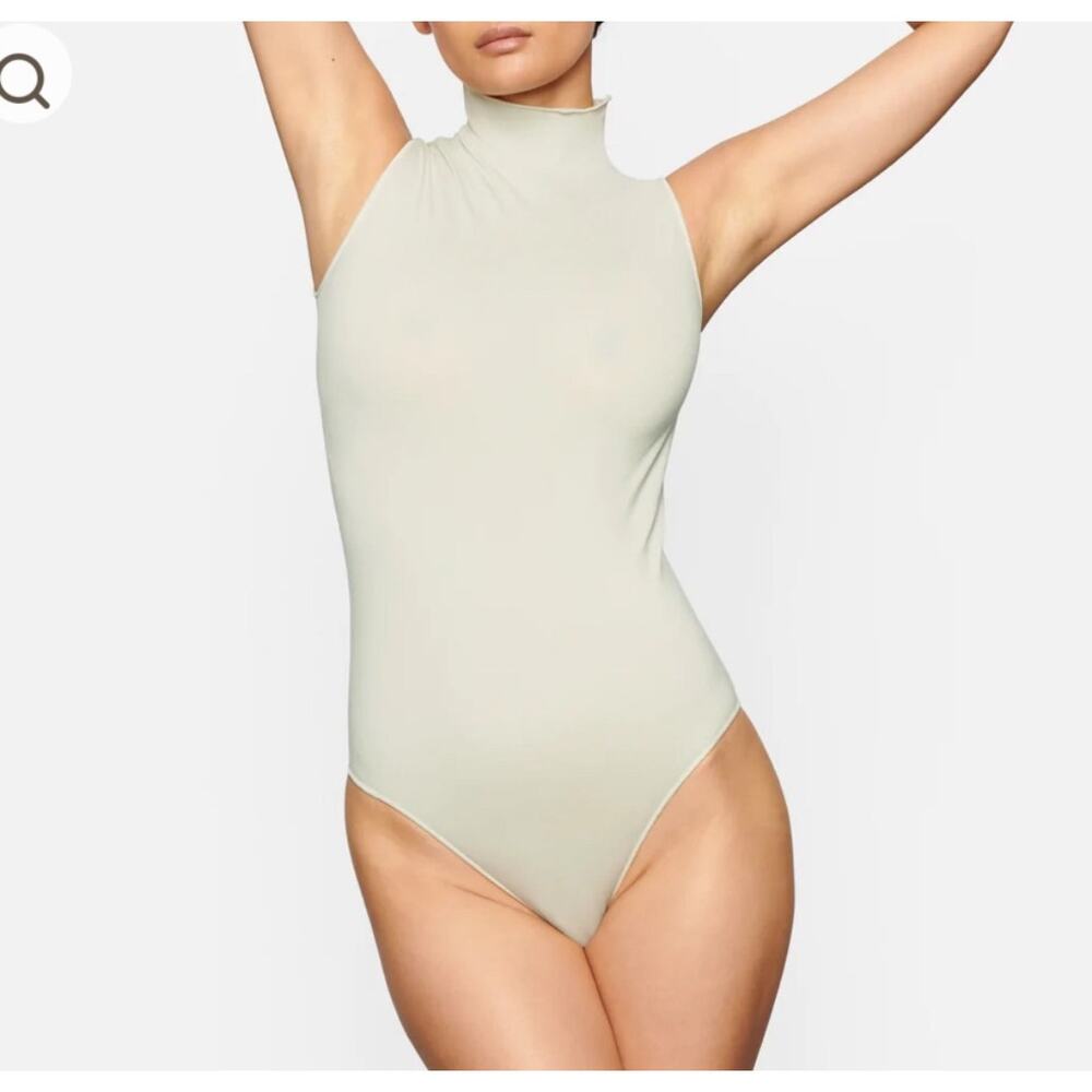 SKIMS Mock neck essentials bodysuit agave Size 2x/3x NWT 2X / 3X